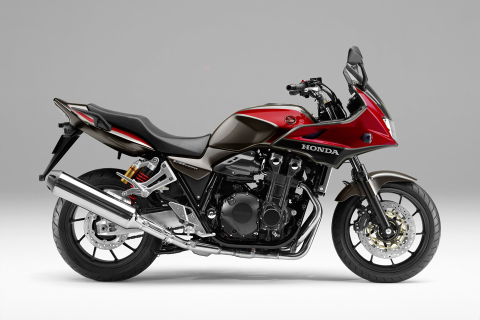 不動の大人気ツアラー Cb1300 Sf Sb に新色が追加 Motobe 20代にバイクのライフスタイルを提案するwebマガジン モトビー