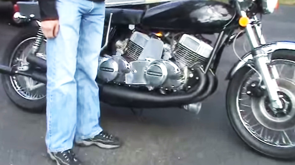クレイジー 1台のバイクにエンジン2個積んでやった Motobe 代にバイクのライフスタイルを提案するwebマガジン モトビー