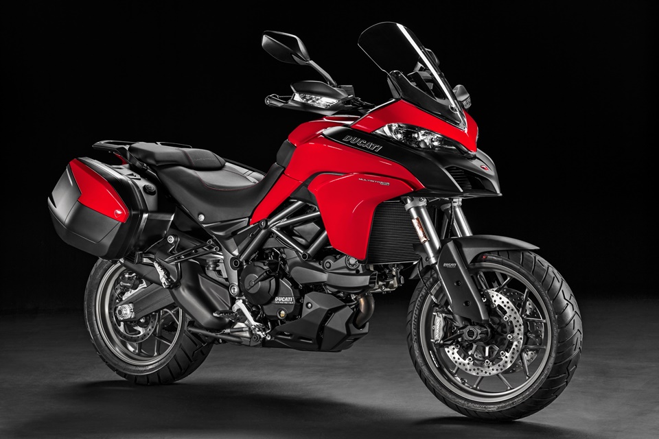 旅するために生まれたバイク Ducatiの17年モデル Multistrada 950 が超快適そう Motobe 代にバイク のライフスタイルを提案するwebマガジン モトビー