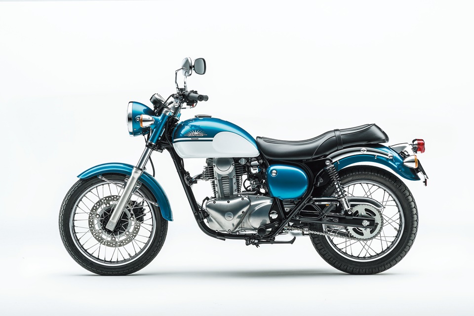 不変のネオレトロ250 Kawasaki Estrella の17年モデルがいい感じ Motobe 代にバイク のライフスタイルを提案するwebマガジン モトビー