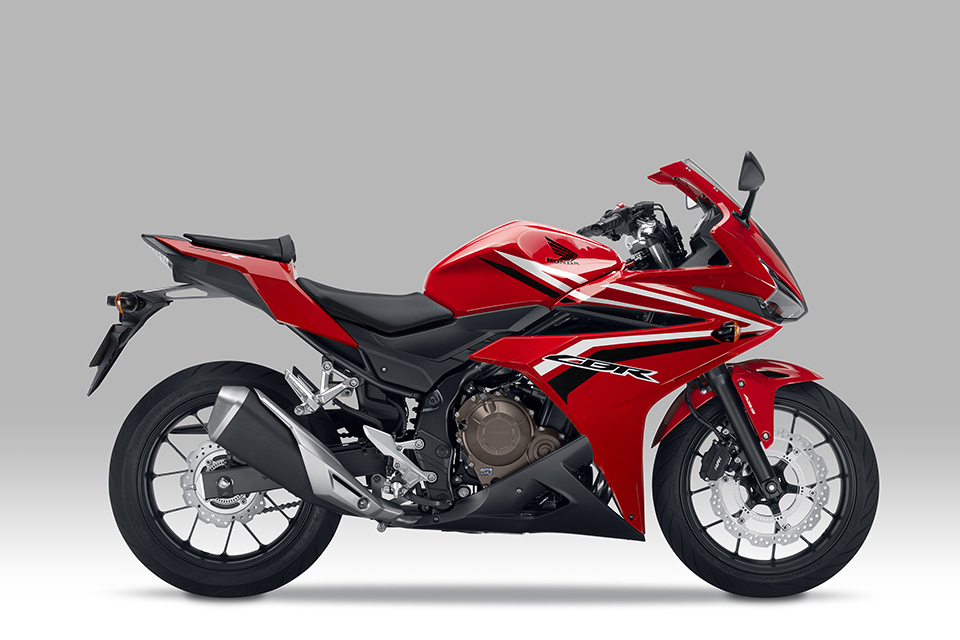 ツーリングからサーキットまでイケちゃう万能マシン Honda Cbr400r に新色が追加 Motobe 代にバイクのライフスタイルを提案するwebマガジン モトビー