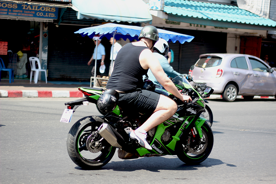 海外バイク旅行記 タイで見たイカしたバイクやライダーギャラリー Vol 6 Motobe 代にバイクのライフスタイルを提案するwebマガジン モトビー