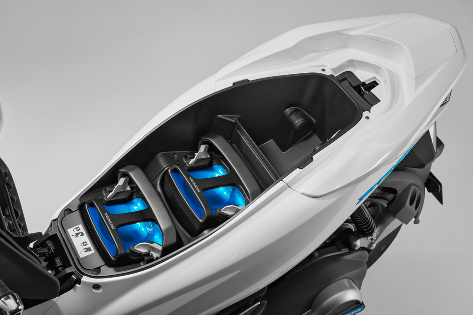 電動 18年発売予定のpcx Electricが未来感ありすぎる125 Motobe 代にバイクのライフスタイルを提案するwebマガジン モトビー