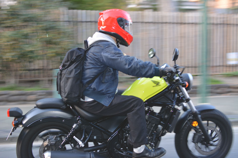 カジュアルなバイク用リュック Knox ラックサック を一ヶ月間ガチで手荒く使ってみた Motobe 代にバイク のライフスタイルを提案するwebマガジン モトビー