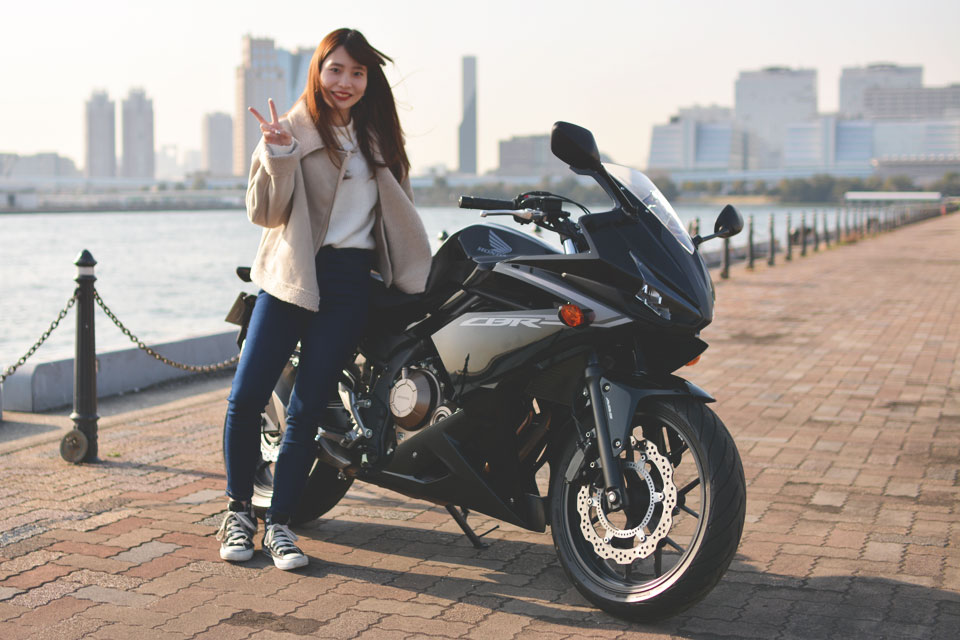 二輪男子必見 イマドキ女子にバイクはどう見える 彼氏に乗ってて欲しいバイクはどっち Vol 1 Motobe 20代にバイク のライフスタイルを提案するwebマガジン モトビー