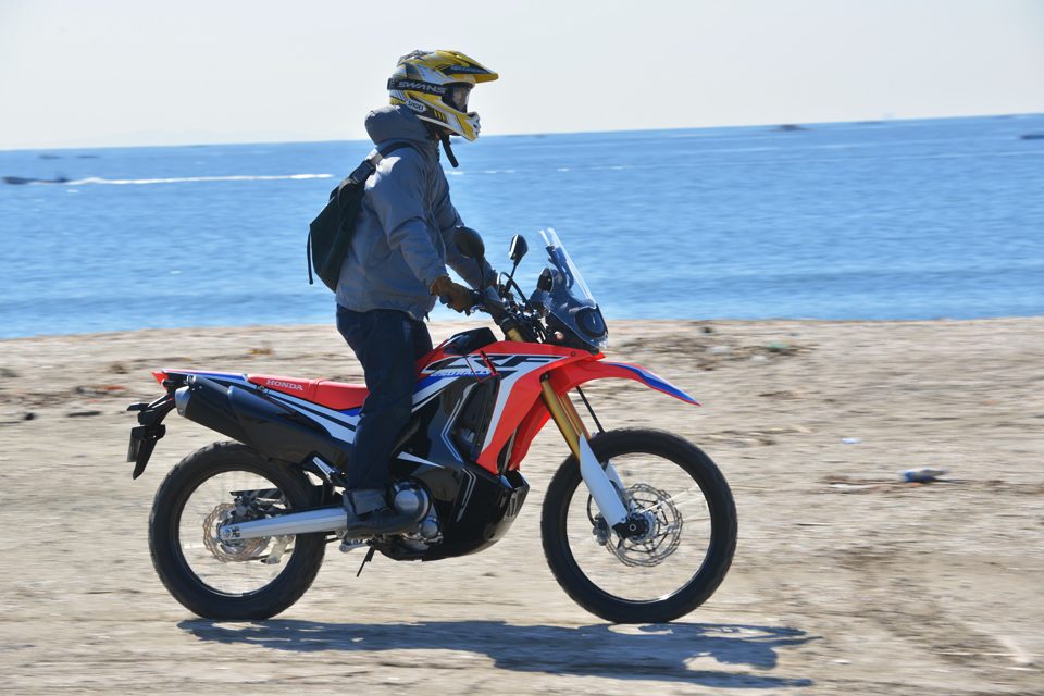 週末の無敵艦隊 冒険が止まらない Honda Crf250 Rally に乗ってきた Motobe 代にバイクのライフスタイルを提案するwebマガジン モトビー