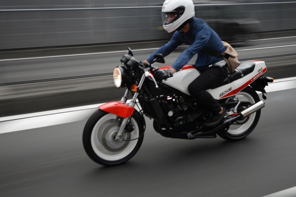 80年代のバイクに乗ると何かが変わる ライダーがバイクで変わっていく様子を描く 80s Ride が公開 Motobe 代にバイク のライフスタイルを提案するwebマガジン モトビー