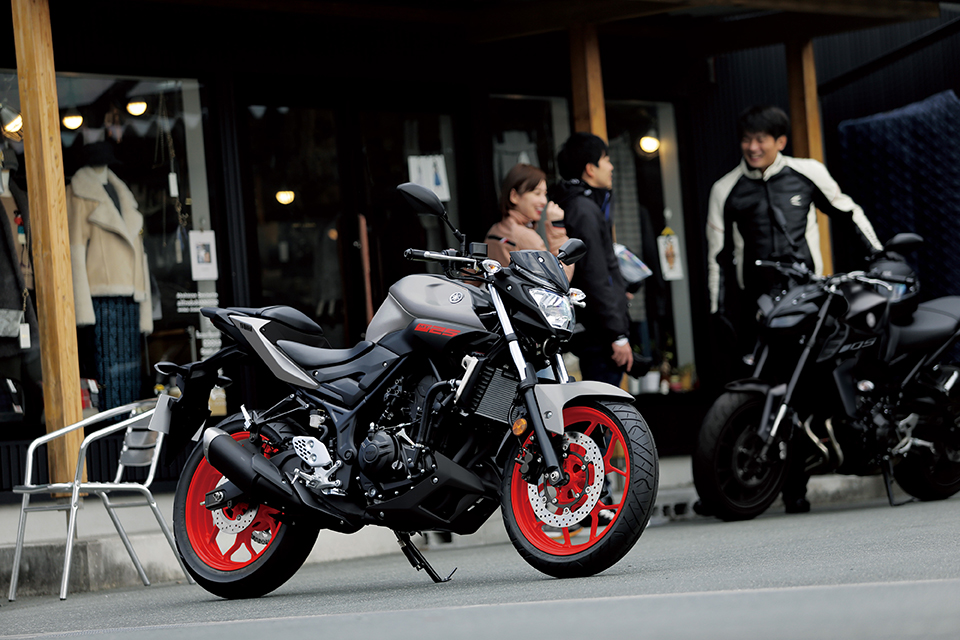 赤青黒 Yamaha Mt 25 03の19モデル発表 おしゃれは足元からキメる攻めのカラー Motobe 代にバイク のライフスタイルを提案するwebマガジン モトビー