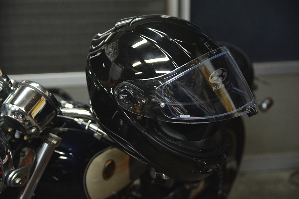 扱い方 ミラー掛け ハンドル掛けは超ng ヘルメットの扱い方についてメーカーに聞いてみた Motobe 代にバイクのライフスタイルを提案するwebマガジン モトビー