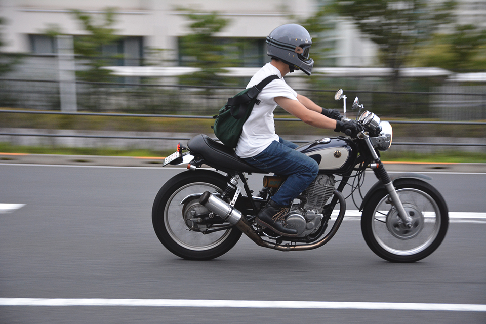 スタイルも中身も一流 Shoei Ex Zeroはストリート映え抜群のおしゃれメットだった Motobe 代にバイクのライフスタイルを提案するwebマガジン モトビー