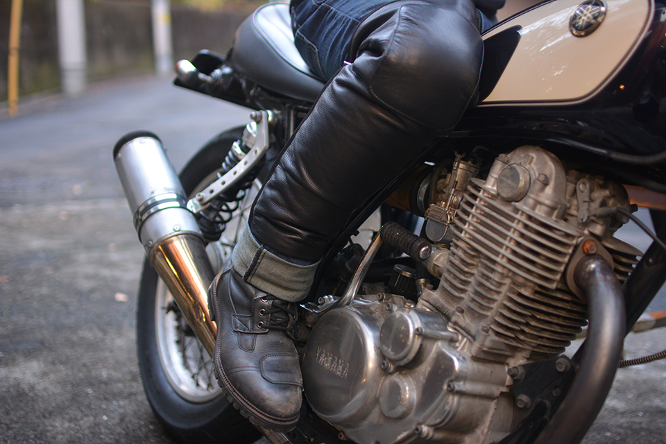 パンツ編】プロが教える冬バイクファッション！カジュアルな防寒パンツに足用のレッグウォーマーなど紹介 – MotoBe 20代にバイク のライフスタイルを提案するWEBマガジン、モトビー