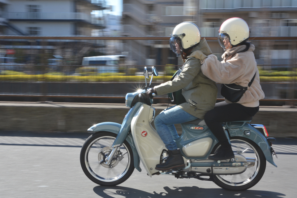 カブで都内散策タンデム女子会 シティ感とレトロ感あふれる下町をc125で巡る旅 前編 Motobe 20代にバイクのライフスタイルを提案するwebマガジン モトビー