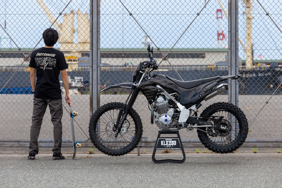Klx230のストリートカスタムがアツい ダートフリークがストリートの若者に向けてカスタムモデルを発表 Motobe 代にバイクのライフスタイルを提案するwebマガジン モトビー