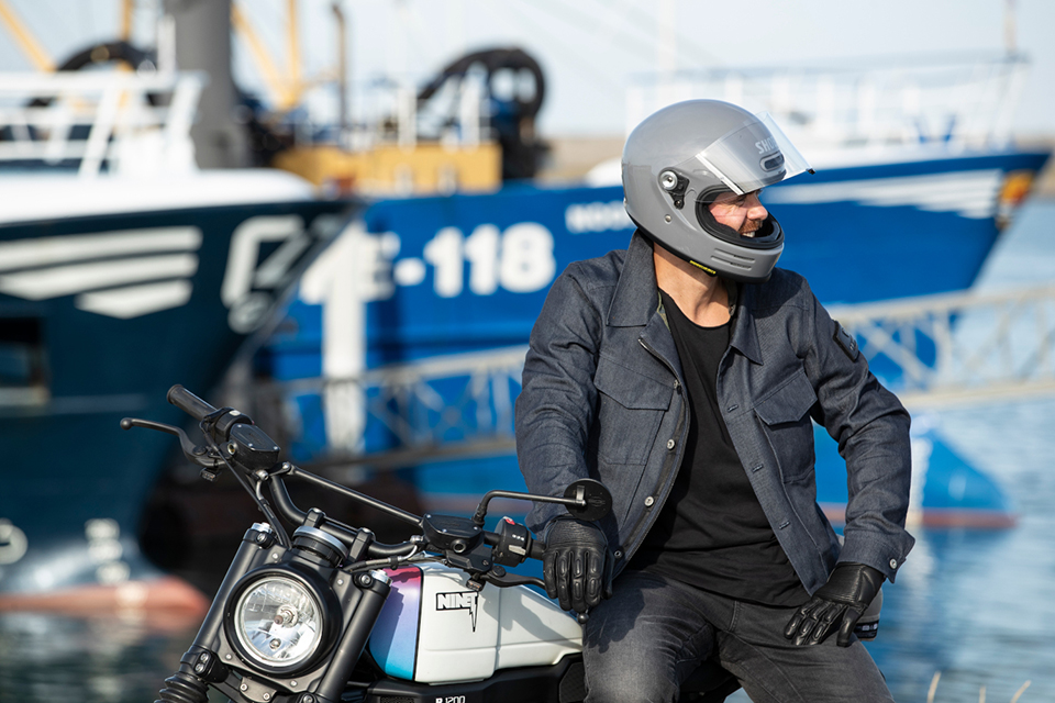 高級編 カジュアルなフルフェイスヘルメットは普通のバイクもおしゃれに見せるファッションアイテム Motobe 代にバイクのライフスタイルを提案するwebマガジン モトビー