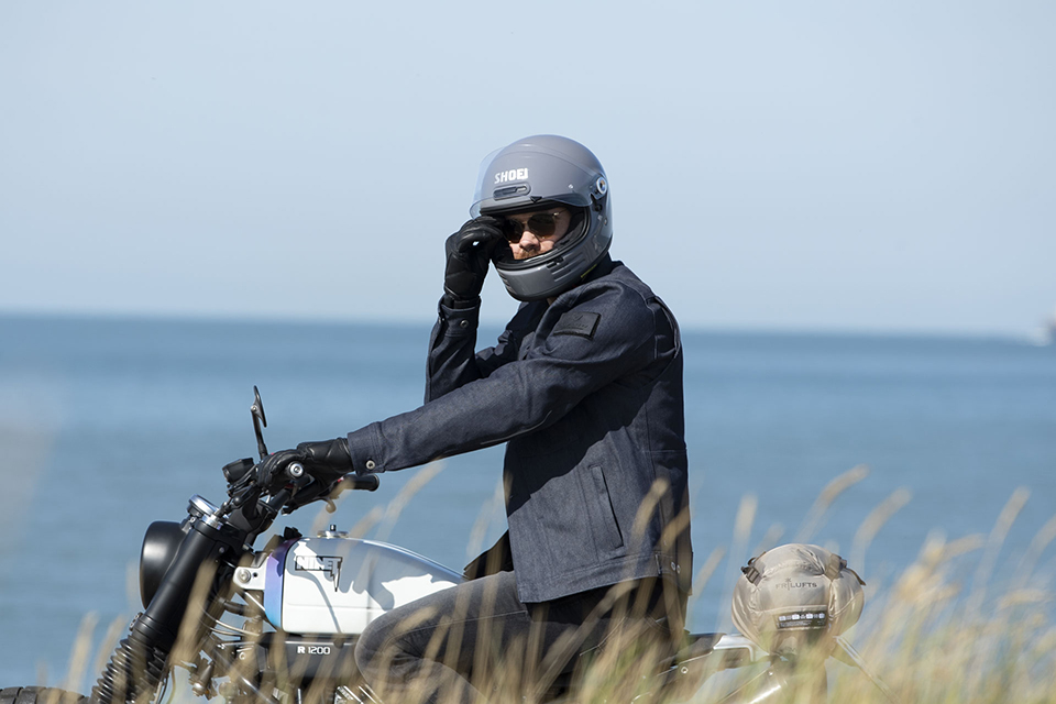高級編 カジュアルなフルフェイスヘルメットは普通のバイクもおしゃれに見せるファッションアイテム Motobe 代にバイク のライフスタイルを提案するwebマガジン モトビー
