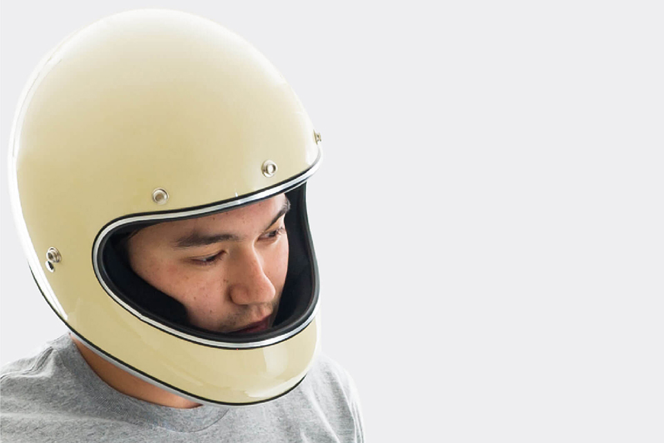 お手頃価格編 カジュアルなフルフェイスヘルメットはバイクをおしゃれに見せるファッションアイテム Motobe 代にバイク のライフスタイルを提案するwebマガジン モトビー
