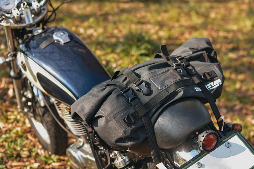 キャンツーに使える防水積載ギア！エンデュリスタン トルネードは基本どんなバイクにも使える防水防塵ラゲッジ – MotoBe  20代にバイクのライフスタイルを提案するWEBマガジン、モトビー