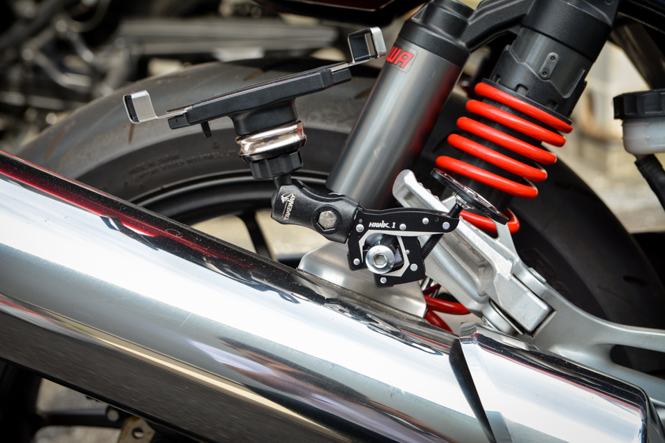 スマホ振動はこれで解決 衝撃吸収ダンパー付きのおすすめスマホホルダーを紹介 Motobe 代にバイクのライフスタイルを提案するwebマガジン モトビー