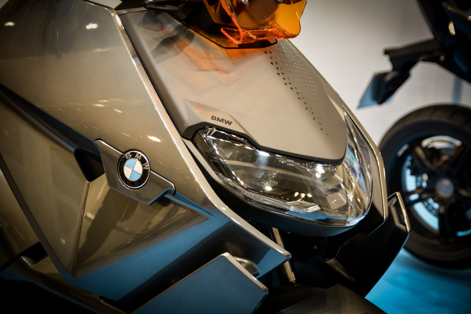 無骨だけど実は電動！BMWが発表した電動コンセプトモデルスクーターがいい意味で電動らしくない – MotoBe 20代にバイクのライフスタイル
